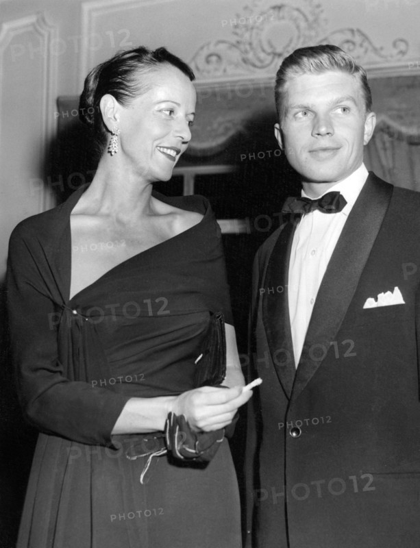 Hardy KRÜGER and widow WERRA, 1957