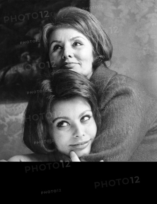 Sophia LOREN with her mother Romilda VILLANI, 1962