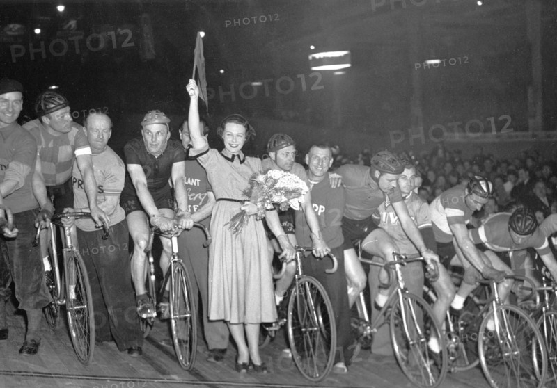 Ilse WERNER at the opening of the International Six-Day Race, Munich
