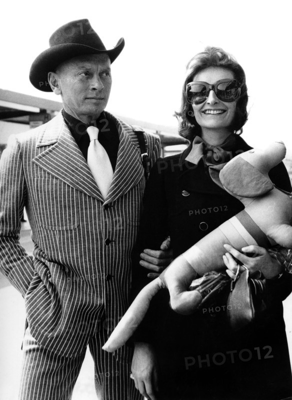 Yul BRYNNER and wife Jacqueline DE CROISSET, 1972