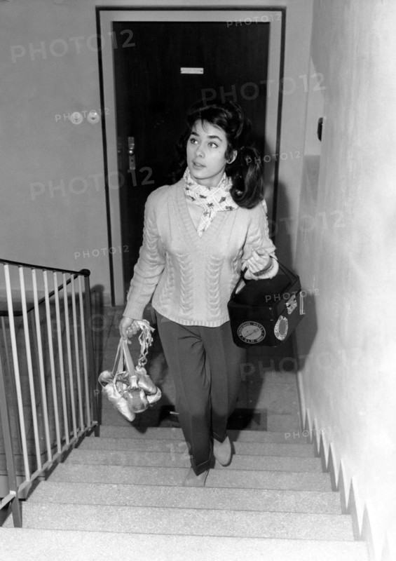 Vera CHEKHOWA with ballet shoes