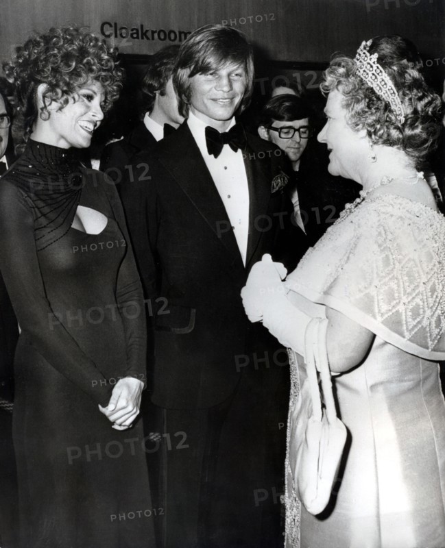 QUEEN MUM, Raquel WELCH, Michael YORK 1974
