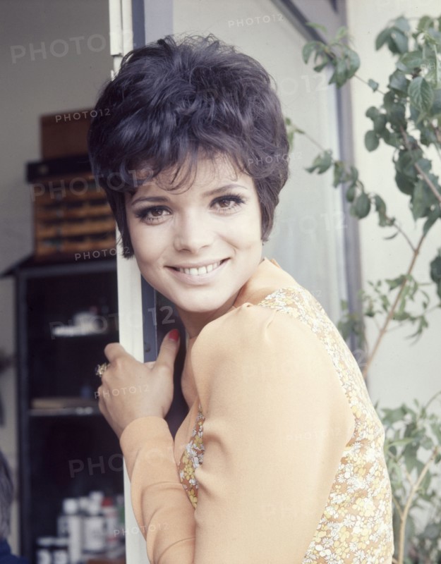 Uschi GLAS, portrait