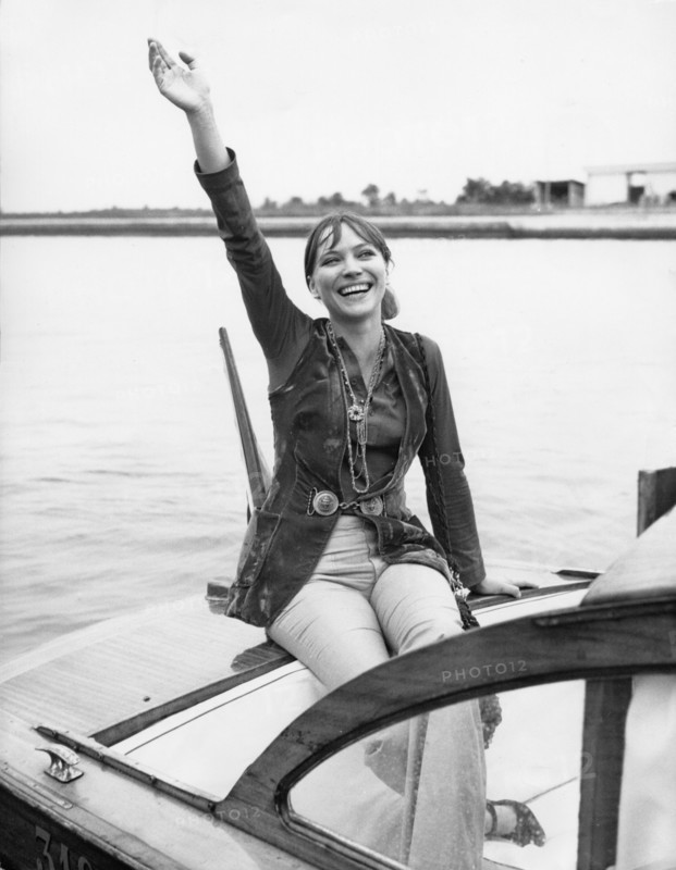 Anna KARINA waving on a boat, Venice 1970