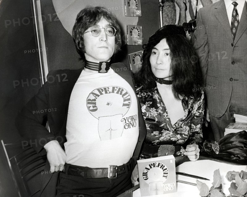 John LENNON and Yoko ONO at the book premiere of 'Grapefruit' in 1971
