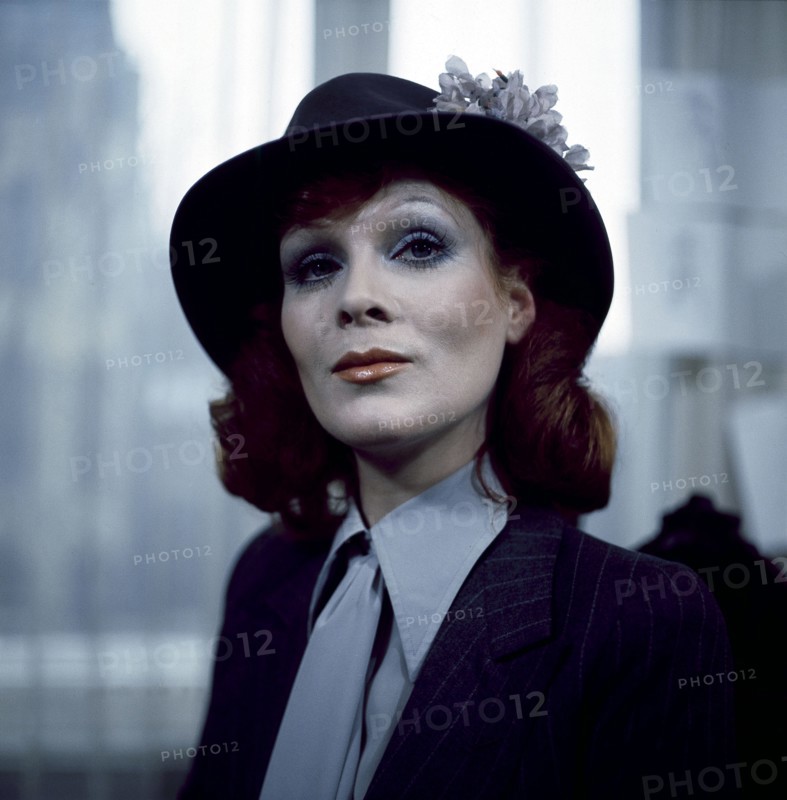 Elisabeth VOLKMANN, portrait with hat