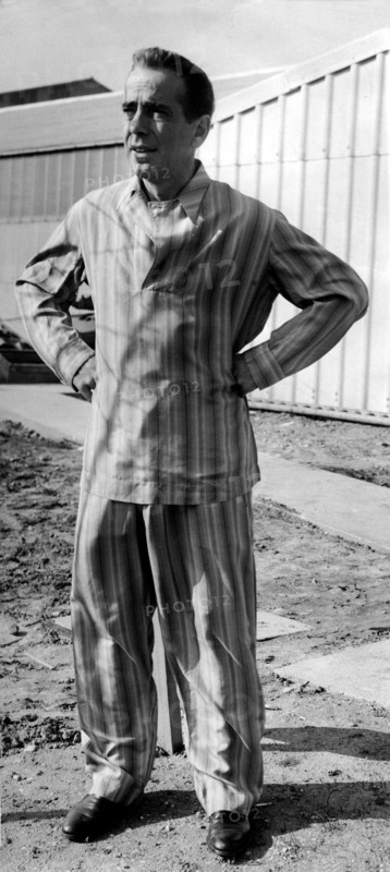 Humphrey BOGART in pajamas 1953