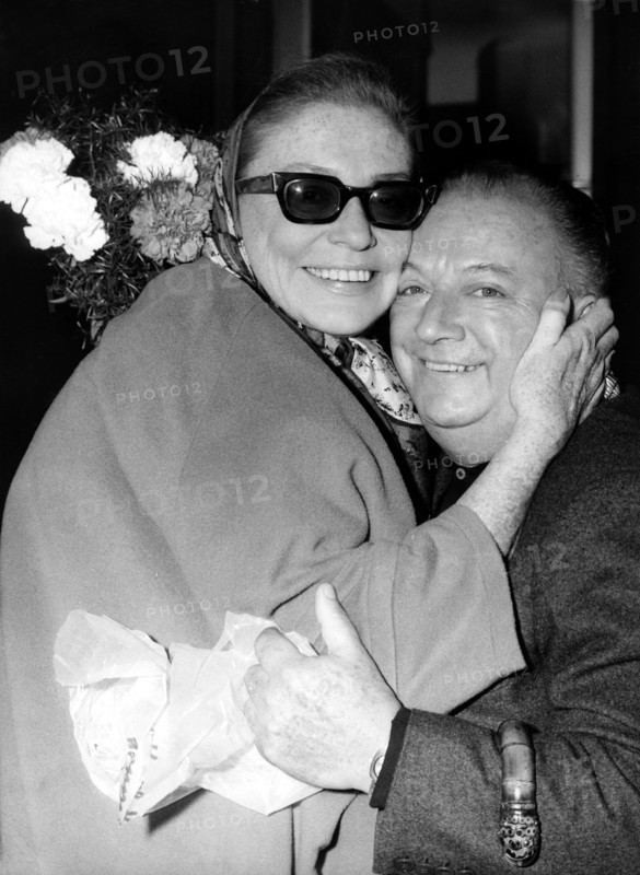 Zarah LEANDER and Peter KREUDER at Munich Central Station, 1964