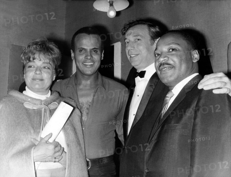 Simone SIGNORET, Harry BELAFONTE, Yves MONTAND and Martin LUTHER KING