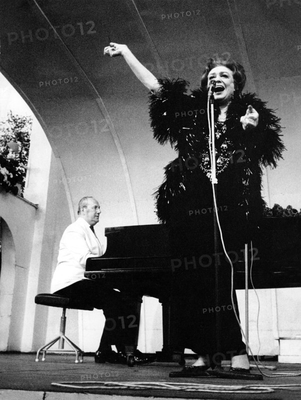 Zarah LEANDER and her husband Arne HÜLPHERS, 1968