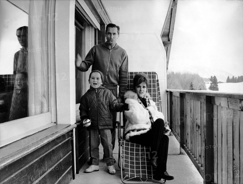 Gina LOLLOBRIGIDA with her husband and son, 1962