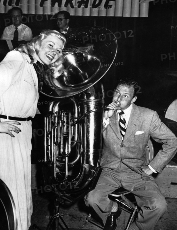 Doris DAY and Frank SINATRA during radio recordings, 1946