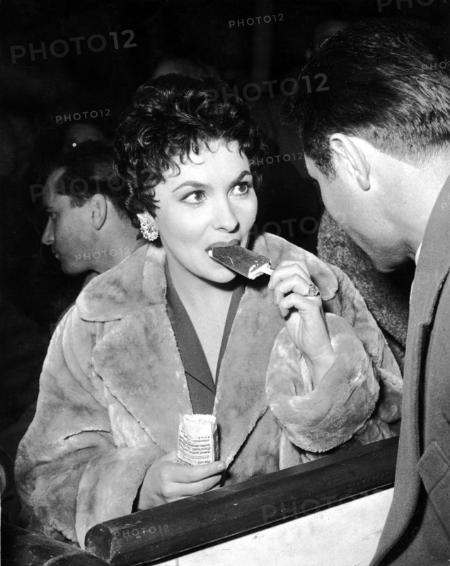 Gina LOLLOBRIGIDA in the Togni circus, 1955