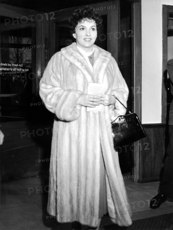 Gina LOLLOBRIGIDA in Munich 1957