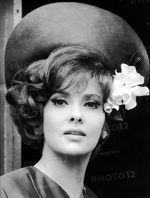 Gina LOLLOBRIGIDA portrait with hat, 1966