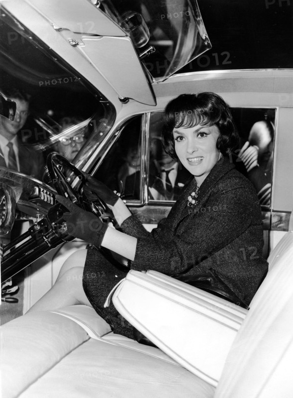 Gina LOLLOBRIGIDA in a Rolly Royce, 1959
