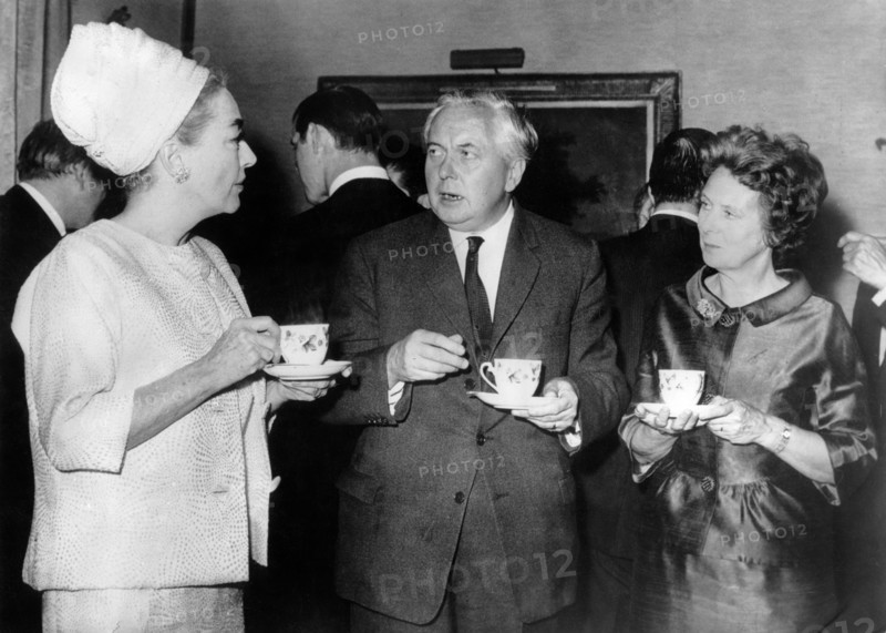 Joan CRAWFORD with Harold WILSON and his wife, London 1966