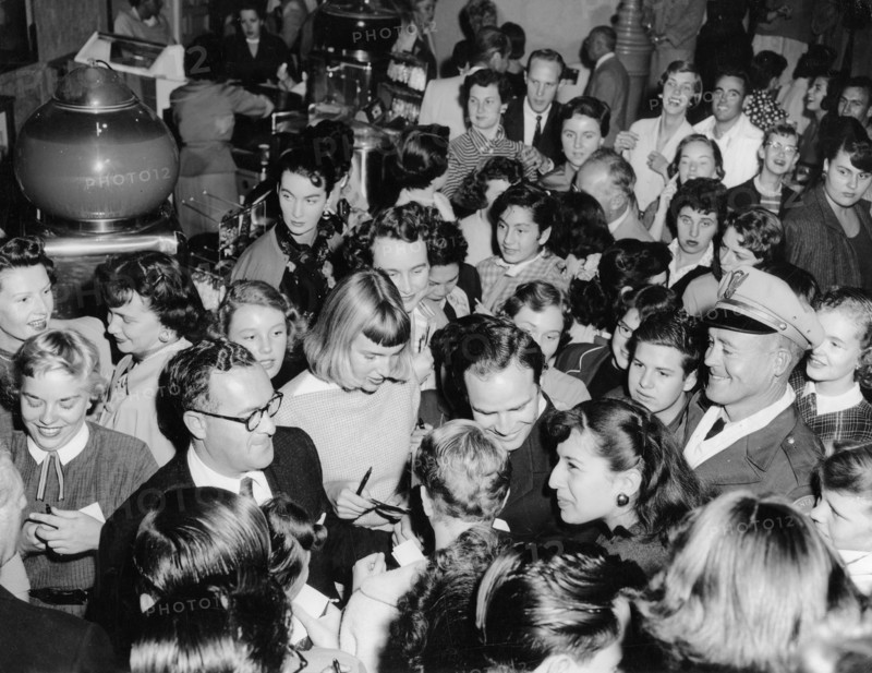 Marlon BRANDO at an autograph session