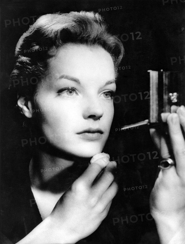 Romy SCHNEIDER, portrait with make-up mirror