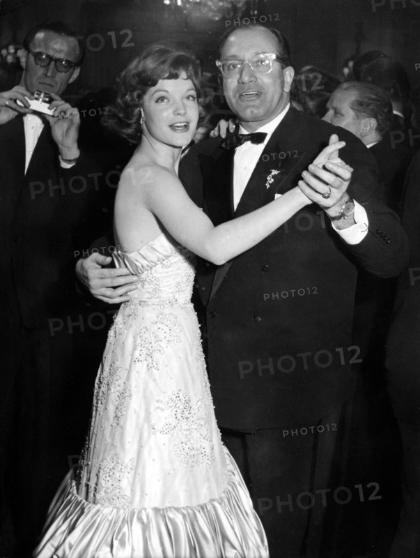 Romy SCHNEIDER dances with Alfred WEIDENMANN, Hamburg 1958