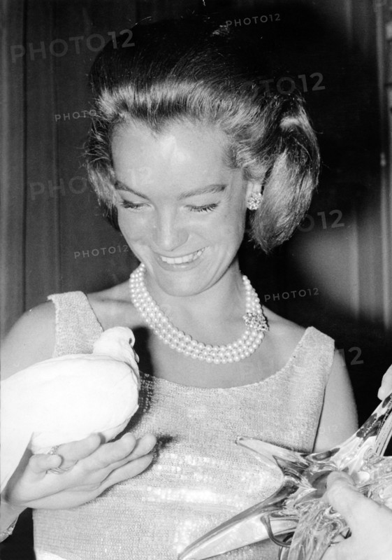 Romy SCHNEIDER with 'Etoile de Cristal'