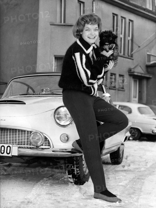 Romy SCHNEIDER with her puppy 'Flabs', 1959