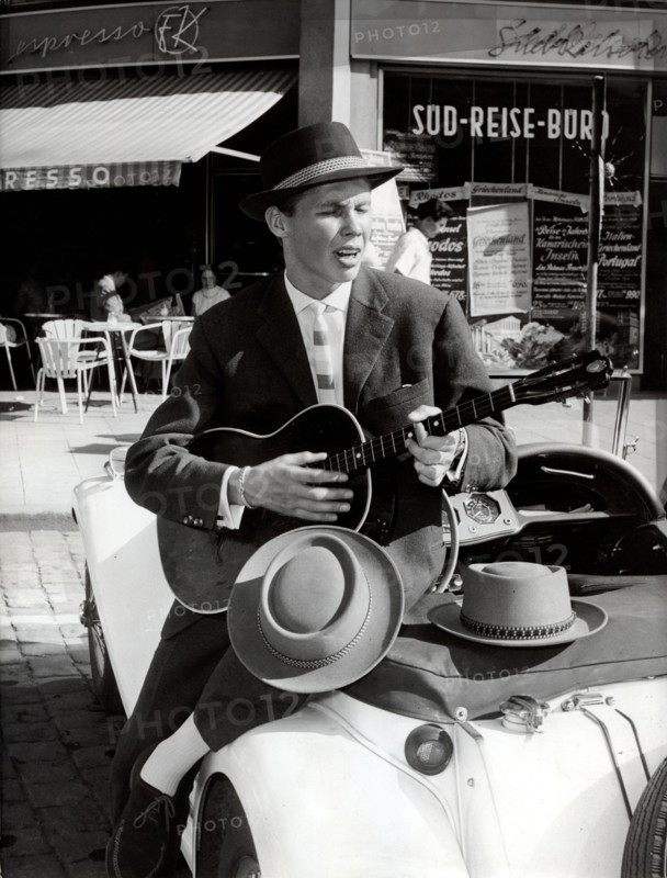 Peter KRAUS does hat advertising