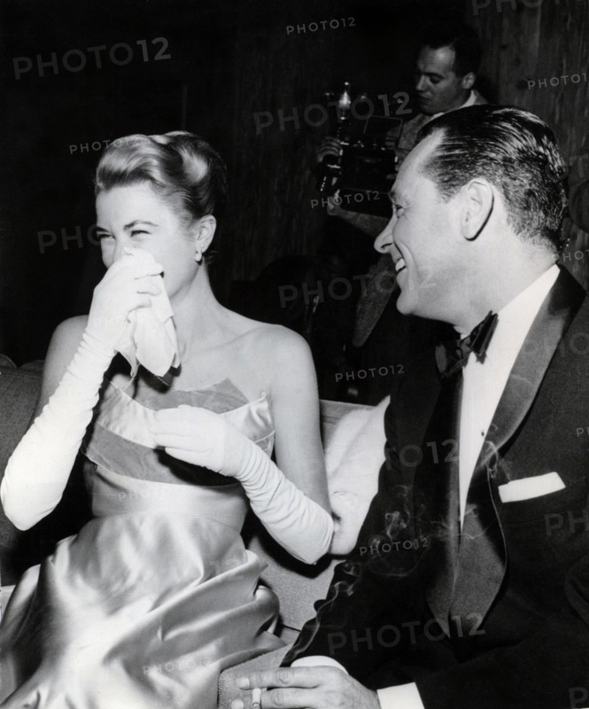 Grace KELLY and William HOLDEN at a party