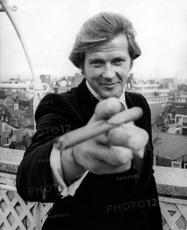 Roger MOORE in London, 1972