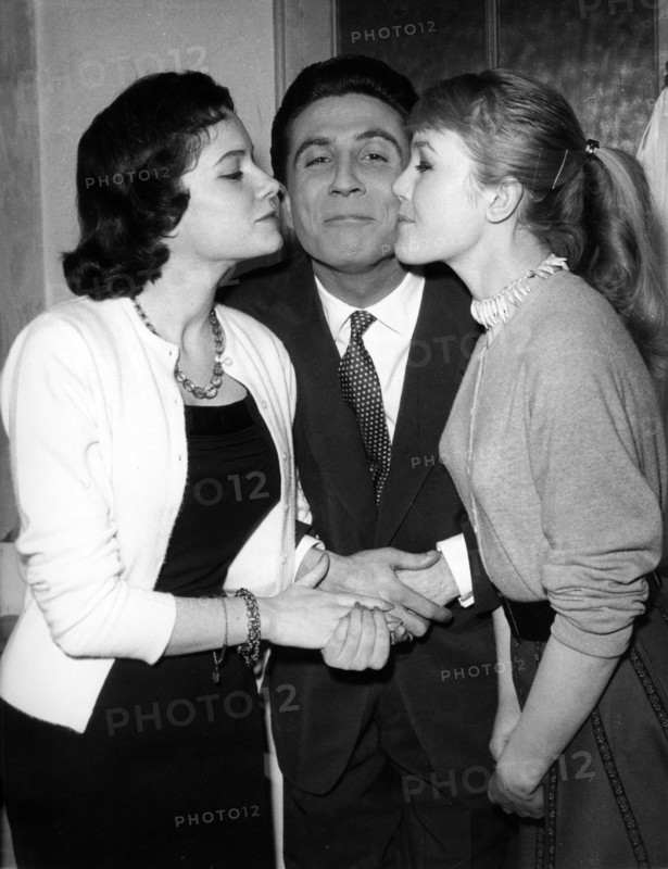 Gilbert BÉCAUD gets 2 kisses on the cheek