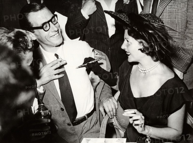 Rita HAYWORTH gives autograph