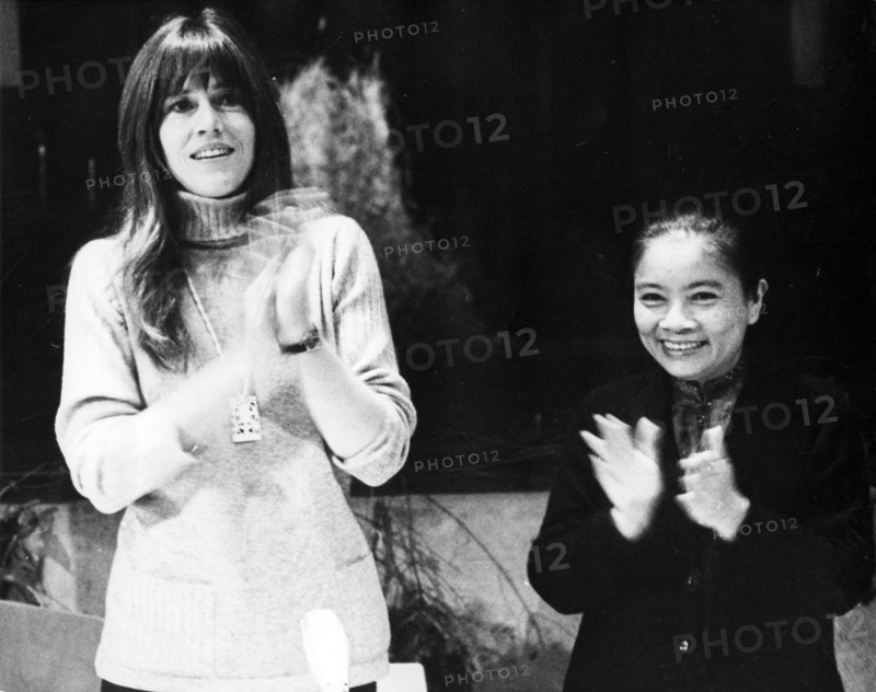 Jane FONDA and Pham Thi MINH in Nijmegen, 1975