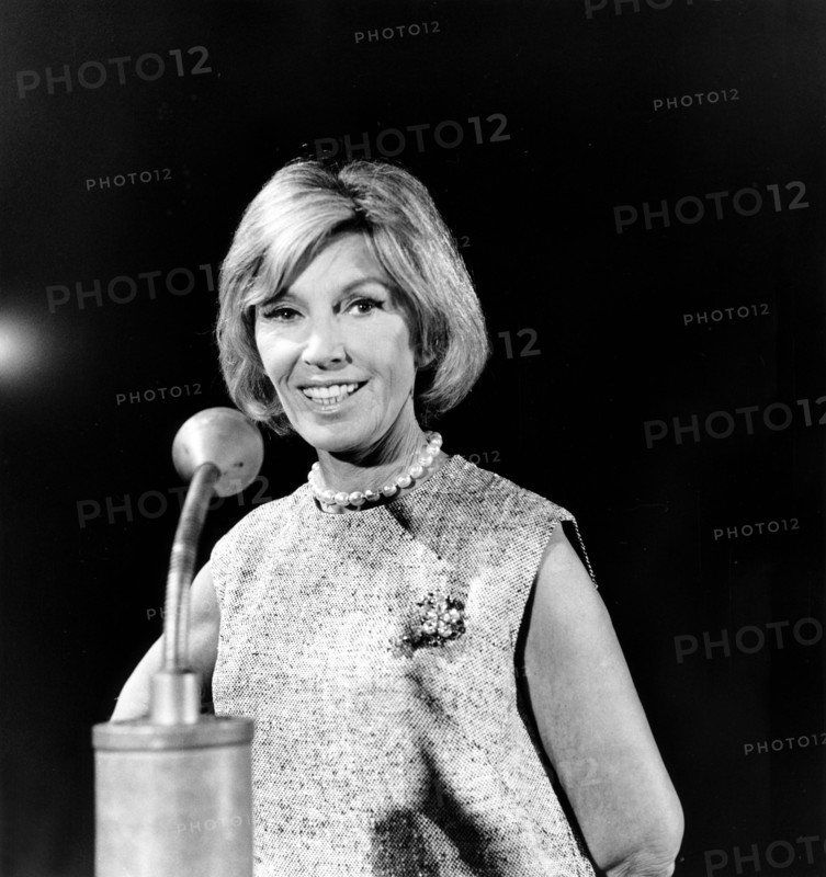 Lale ANDERSEN during a television appearance