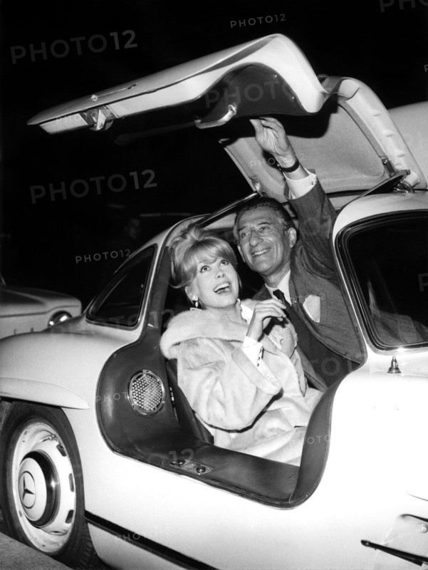Catherine DENEUVE and Paul Louis VEILLER in a Mercedes, Paris 1962