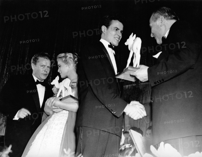 Horst BUCHHOLZ and Maria SCHELL receive Bambi, 1957