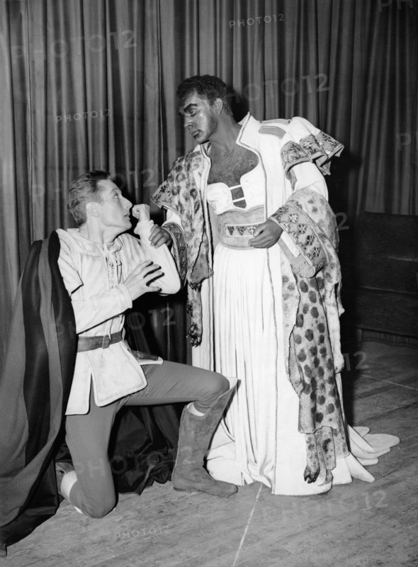 Richard BURTON and John NEVILLE rehearsing 'Othello', 1956