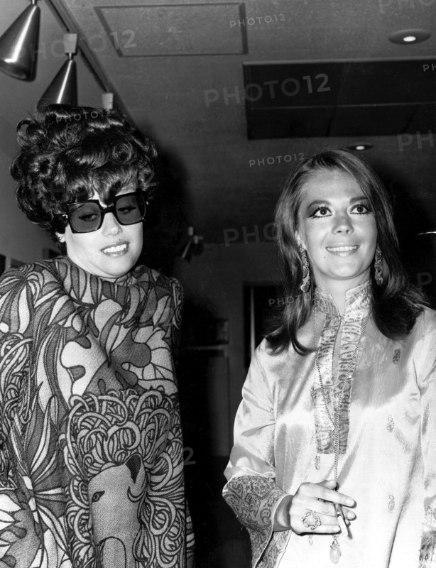 Natalie WOOD with her sister Lana WOOD