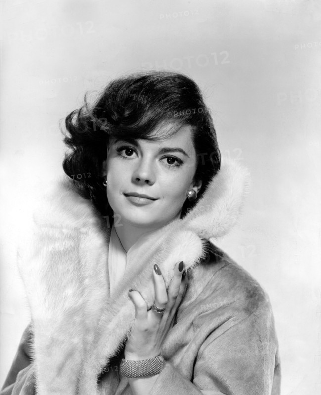 Natalie WOOD, portrait in winter coat, 1964
