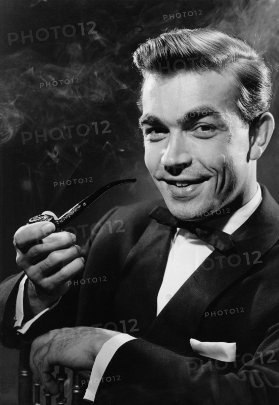 Claus BIEDERSTAEDT with a pipe