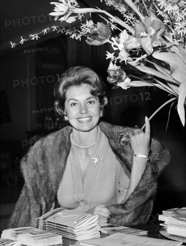 Cyd CHARISSE, portrait in Paris, 1960