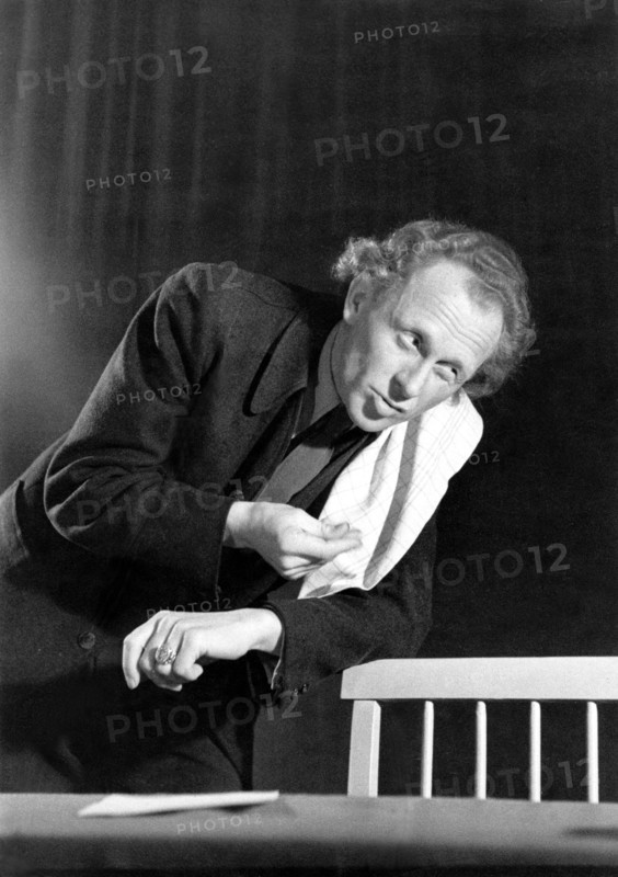 Gert FRÖBE, appearance in the cabaret 'The Colorful Cube', 1947