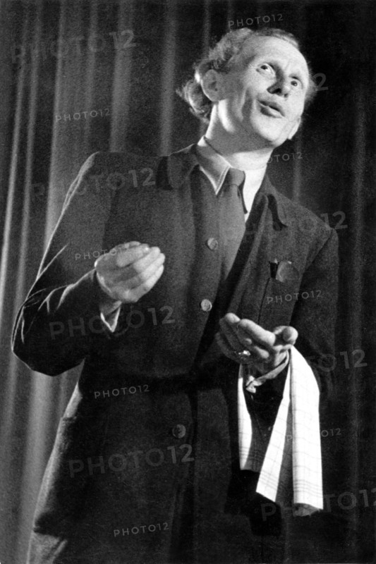 Gert FRÖBE, appearance in the cabaret 'The Colorful Cube', 1947