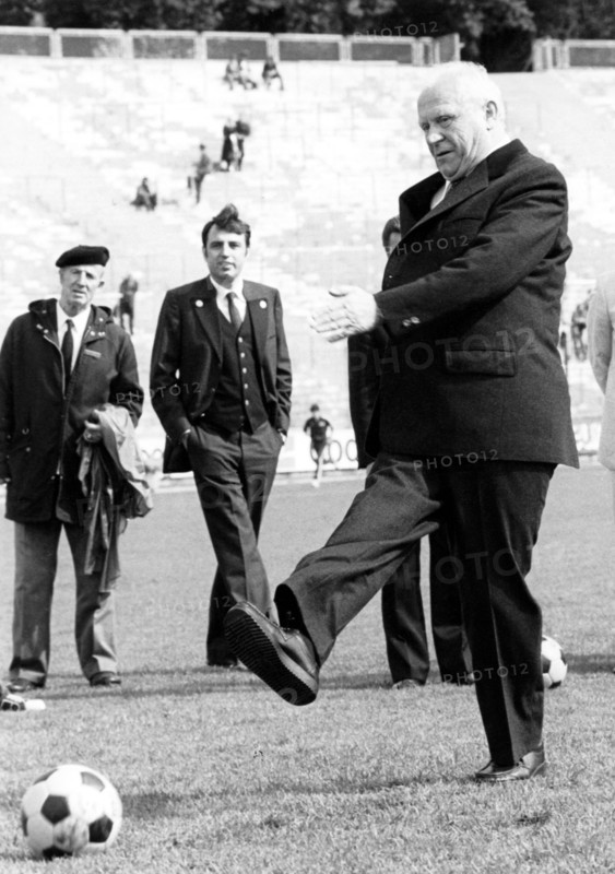 Gert FRÖBE with football