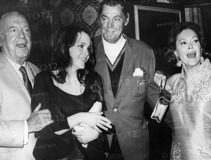 Pat O'BRIEN, Tisa FARROW, Johnny WEISSMÜLLER and Maureen O'SULLIVAN