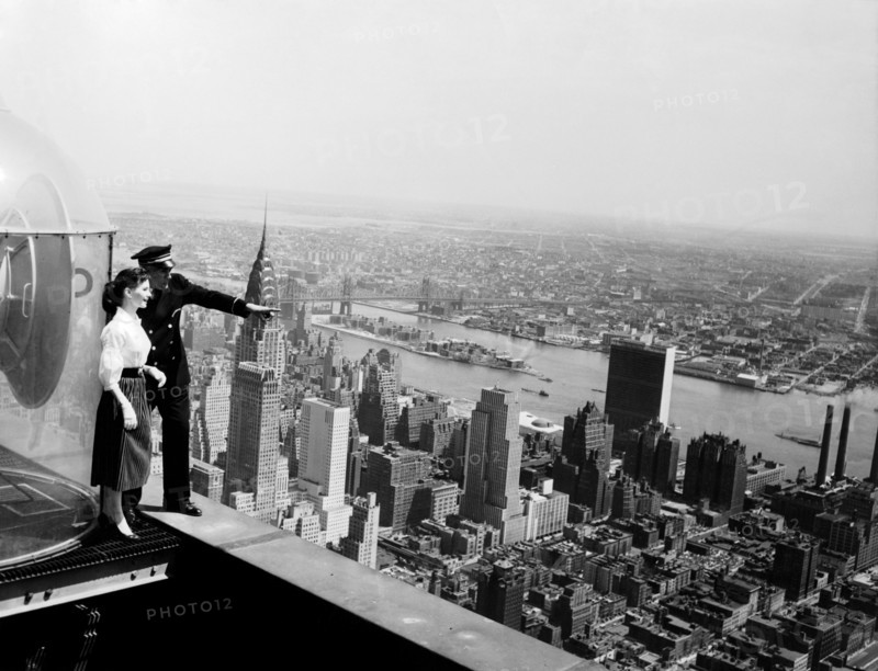 Maggie McNAMARA on the Empire Stae Building, 1945