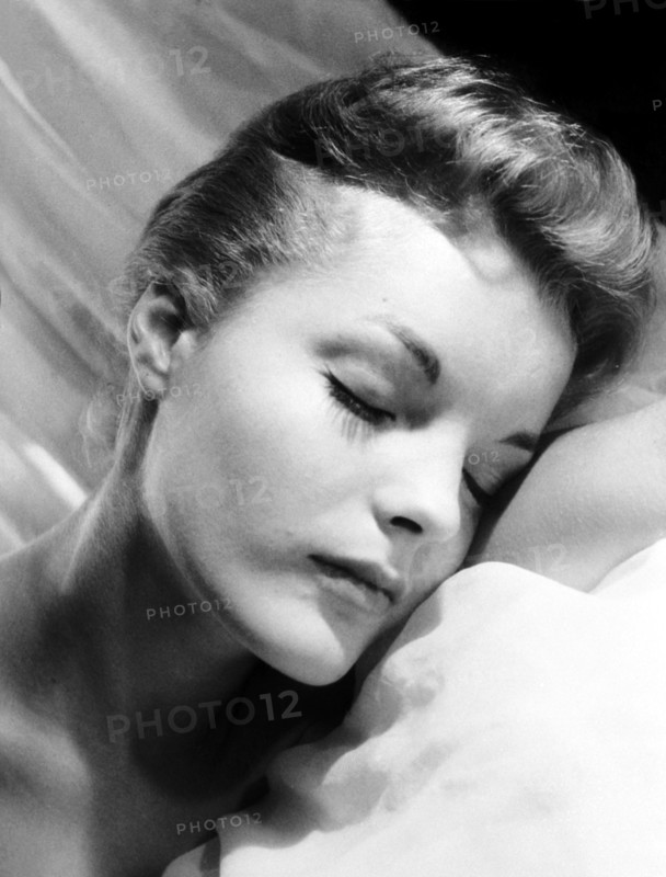 Romy SCHNEIDER, portrait in bed