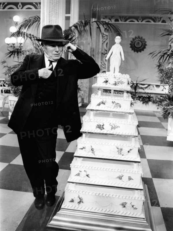 Charlie CHAPLIN and birthday cake, London 1966