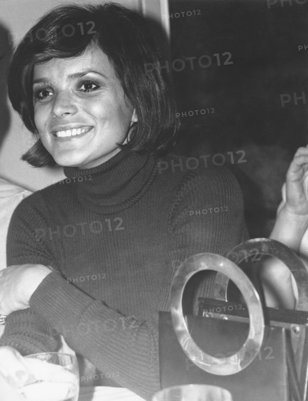 Uschi GLAS, portrait