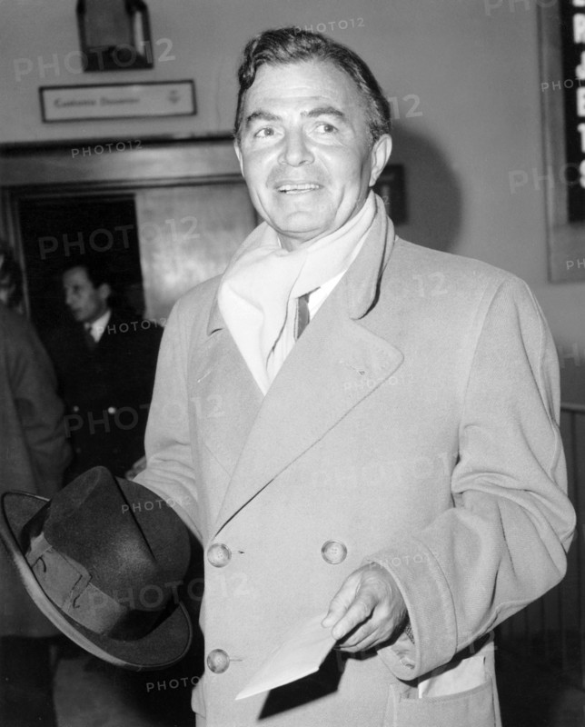 James MASON at the airport, London 1960