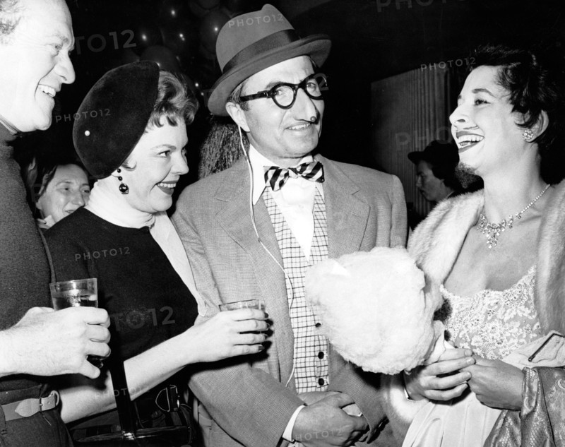 Van HEFLIN and James MASON with their wives